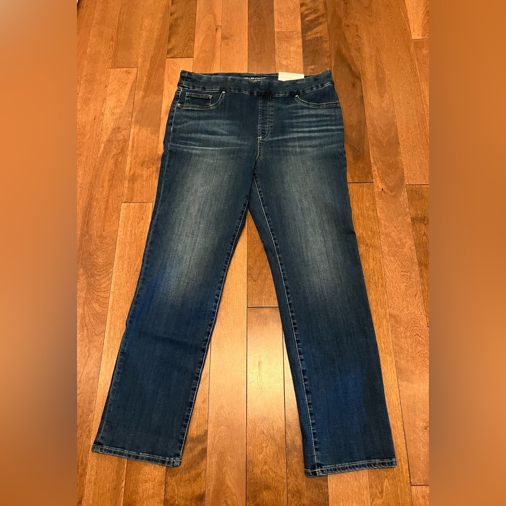 Chico’s Pull On Straight Cut Jeans